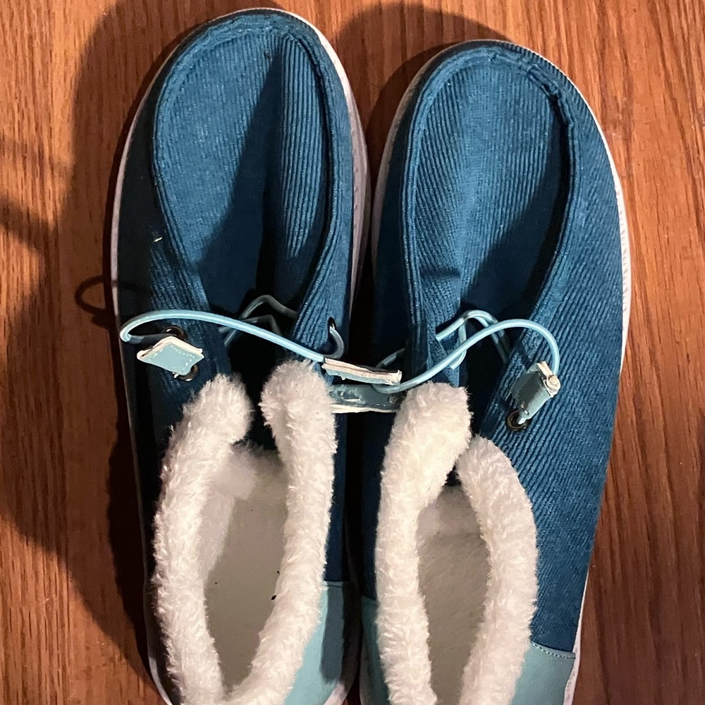 Shoe/slippers. Blue fur lined indoor shoes.